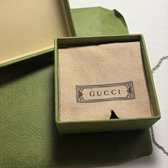 Gucci Interlocking Pendant Necklace - Picture 4 of 4